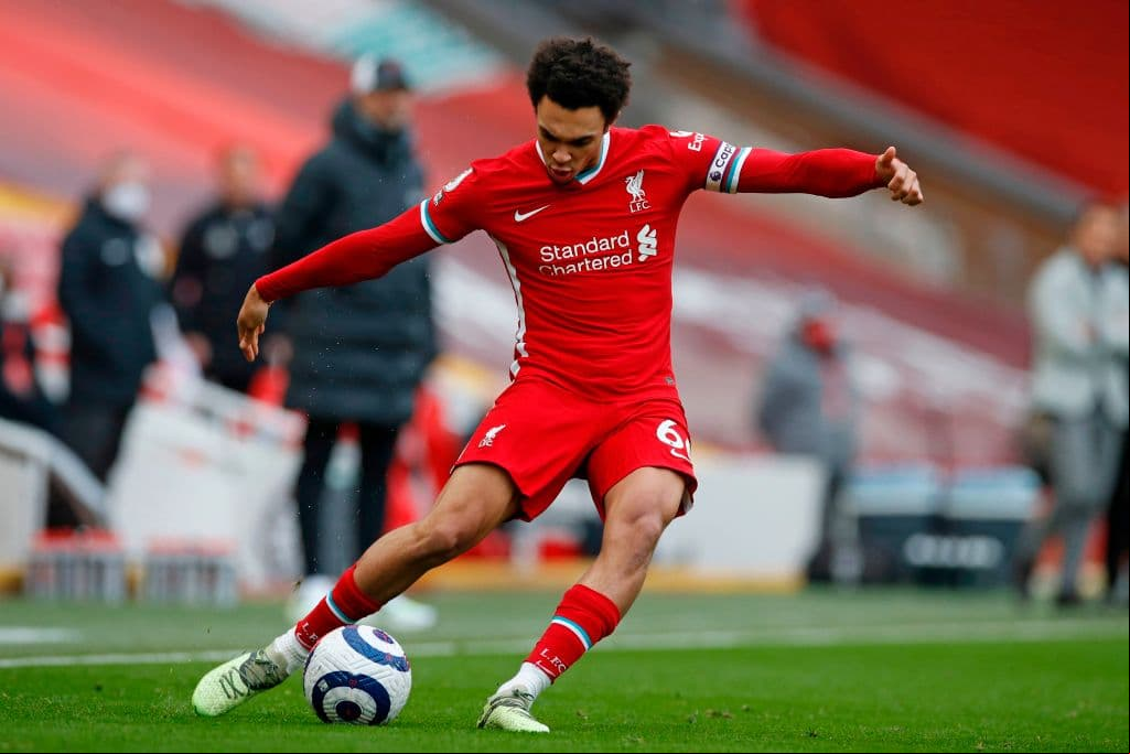 Alexander-Arnold y Keita reciben insultos racistas tras caída del Liverpool
