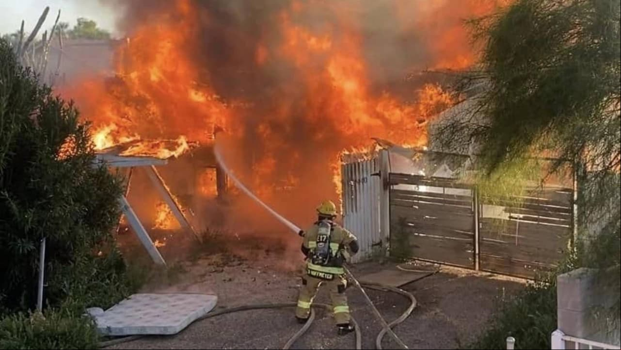 Temporada decembrina: Evita incendios al colocar decoraciones navideñas con estas recomendaciones