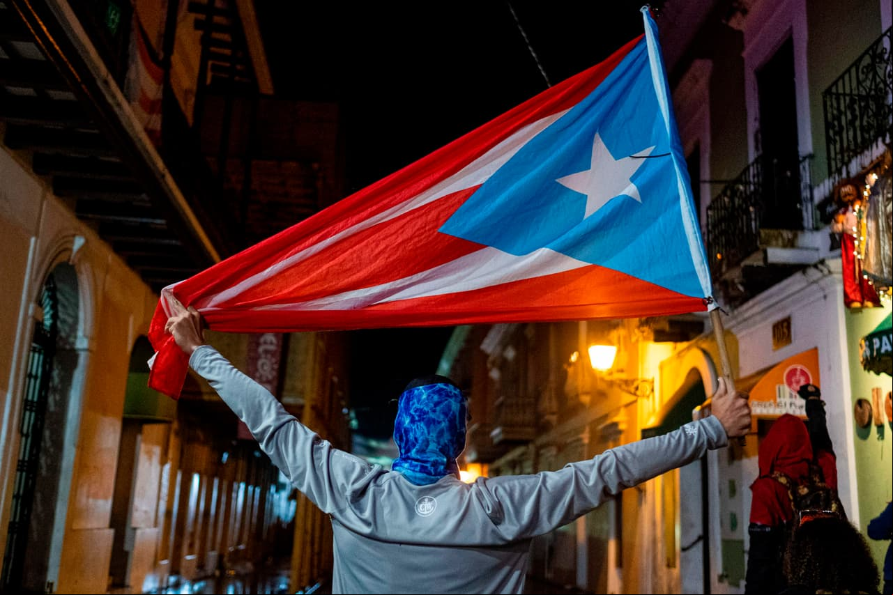 "Biden destruyó a la isla cuando nos quitó la 936": detectamos este y otros datos engañosos en el anuncio de la campaña de Trump sobre Puerto Rico

