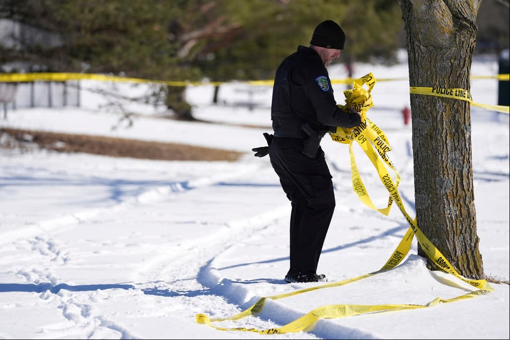 El hombre que mató a dos policías y un bombero en Minnesota carecía de permiso para tener armas
