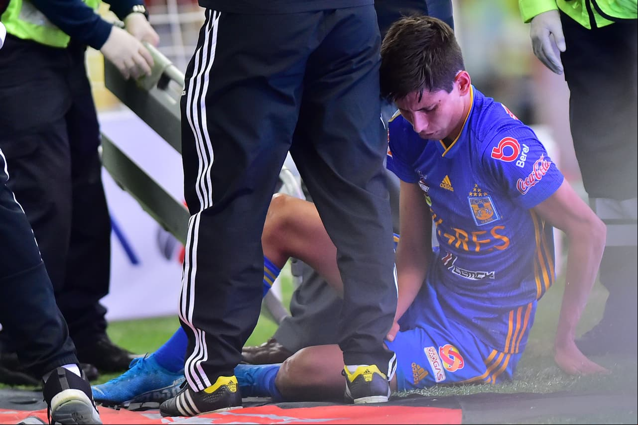 Jurgen Damm se resintió físicamente durante el partido de Cuartos de Final en el Azteca.
