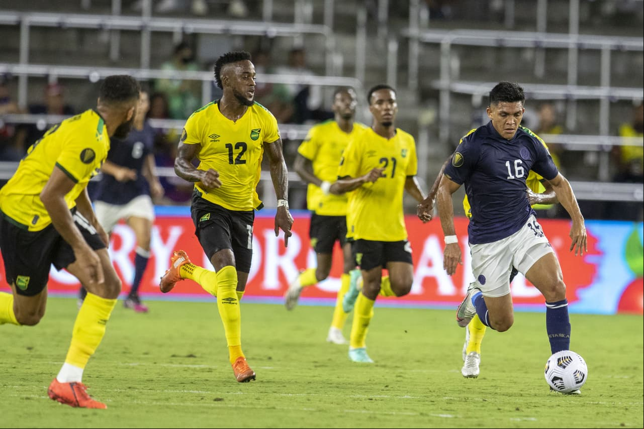 Con solitario gol de Bryan Ruiz, Costa Rica vence 1-0 a Jamaica y consigue paso perfecto a los cuartos de final.