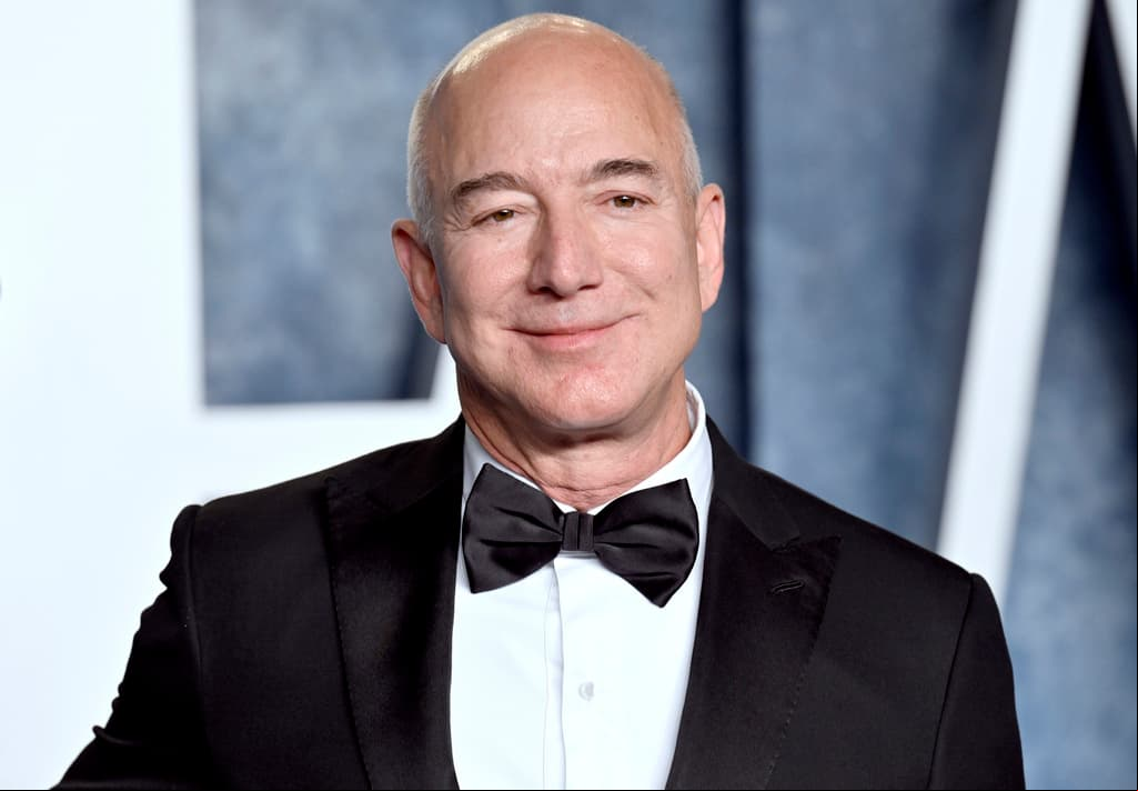 Cómo consiguió Jeff Bezos volver a destronar a Musk y recuperar su puesto como el hombre más rico del mundo 