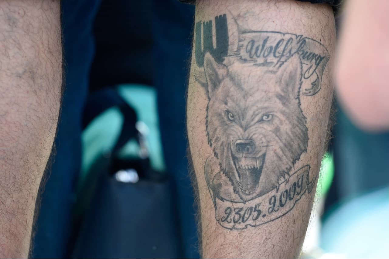 Los fanáticos en el mundo quisieron rendir un homenaje a sus países, equipos o jugadores favoritos por medio de tatuajes. Algunos más grandes y coloridos, con rostros de las figuras y escudos representativos son una muestra del cariño que alrededor del mundo expresan los hinchas del fútbol.