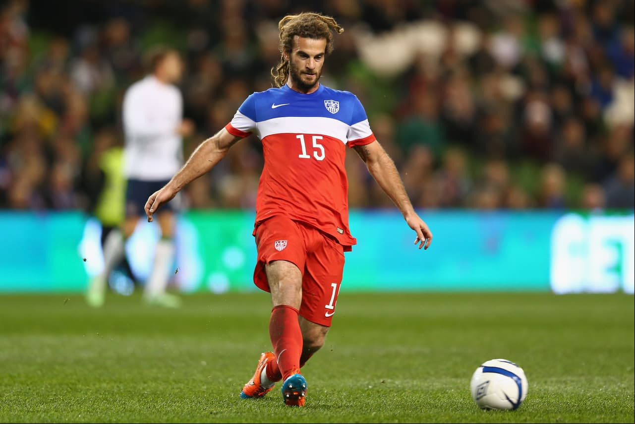 Kyle Beckerman. Posición: Centrocampista. Edad: 34 años. Club: Real Salt Lake (MLS). Veces seleccionado: 52. Descripción: Es uno de los mejores futbolistas que tiene Estados Unidos juega muy bien con el balón por tierra contribuye en defensa y en ataque, es ordenado, rápido y técnico.