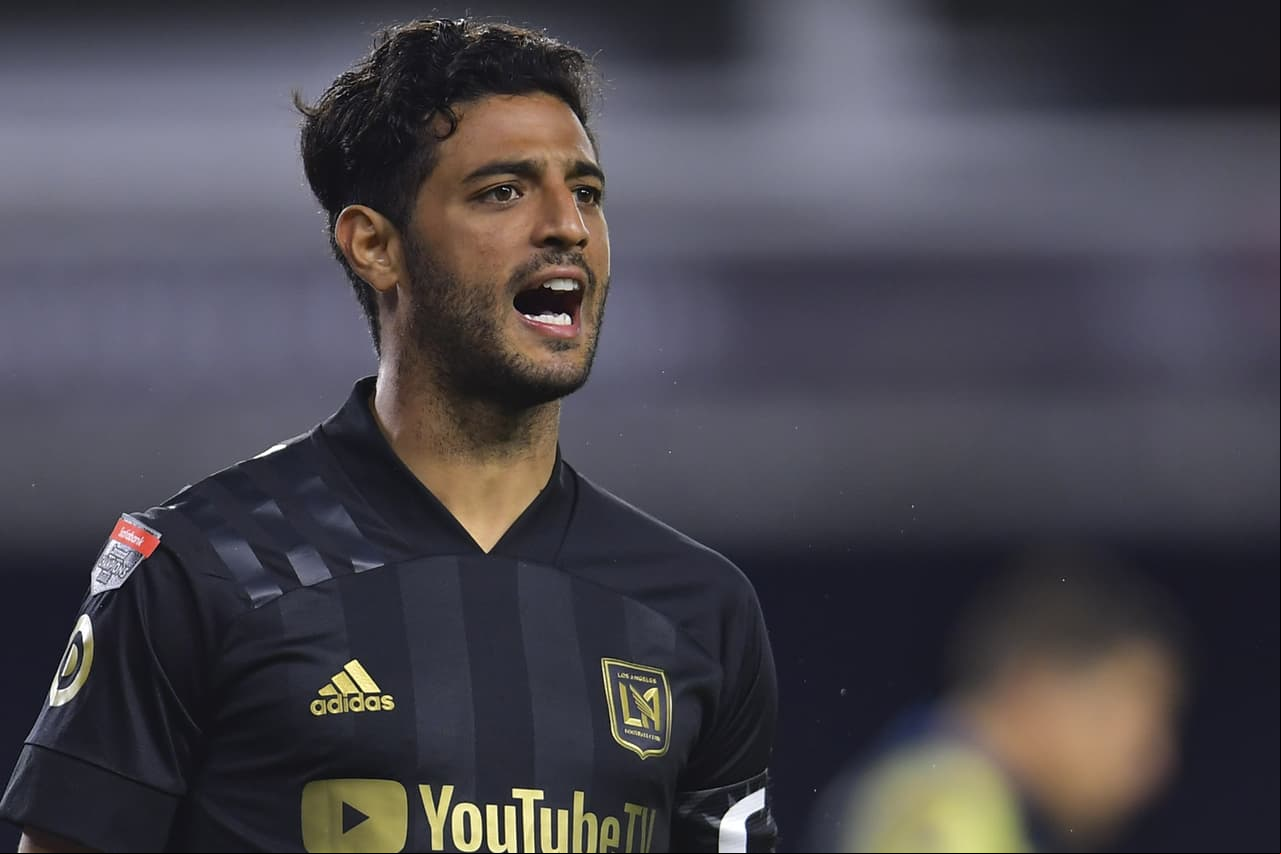 Sin mexicanos, Messi o CR7, Carlos Vela sorprende con su equipo ideal
