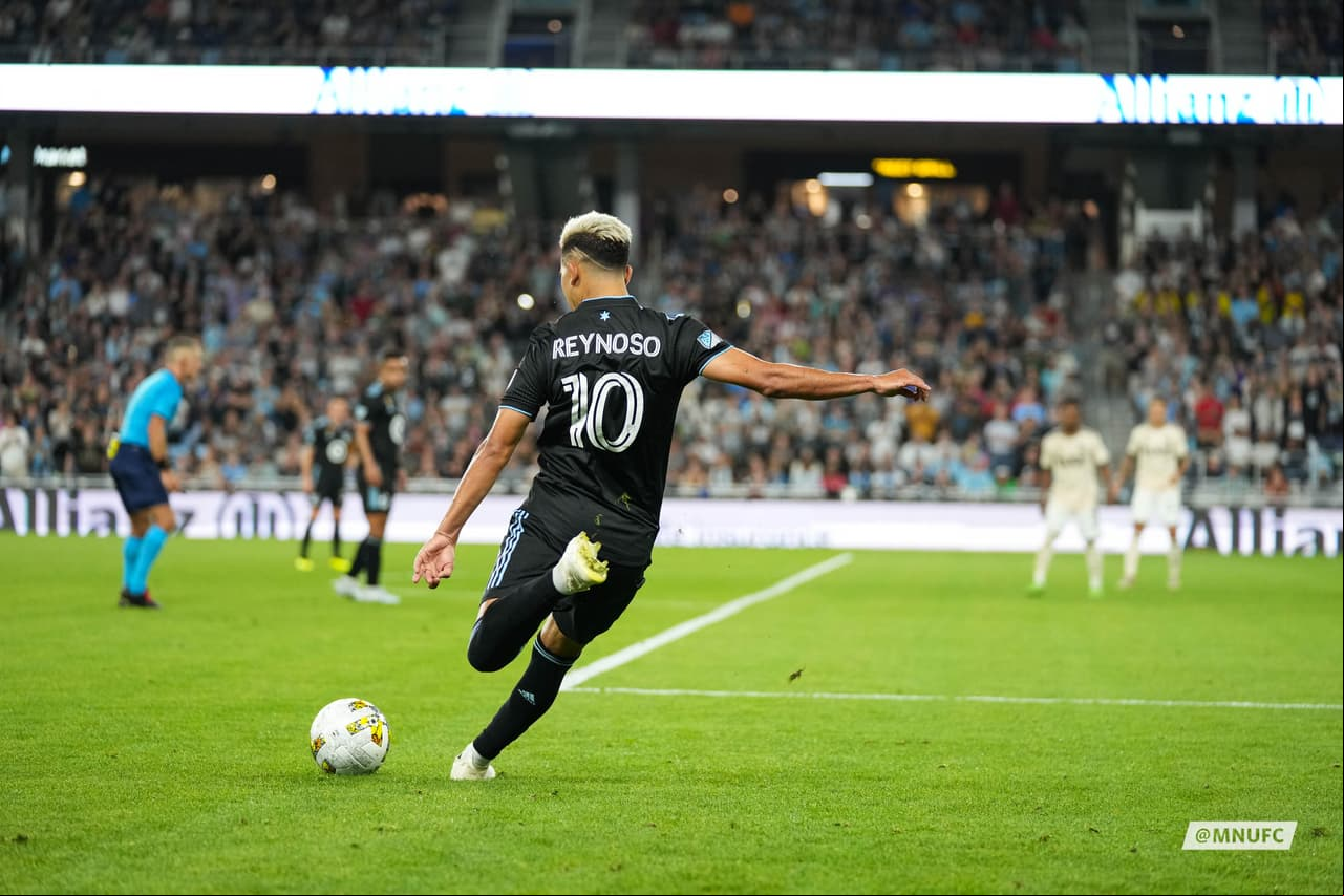 Emanuel Reynoso, mediocampista argentino del Minnesota United, se encuentra en el noveno escalón con un rating general de 79.