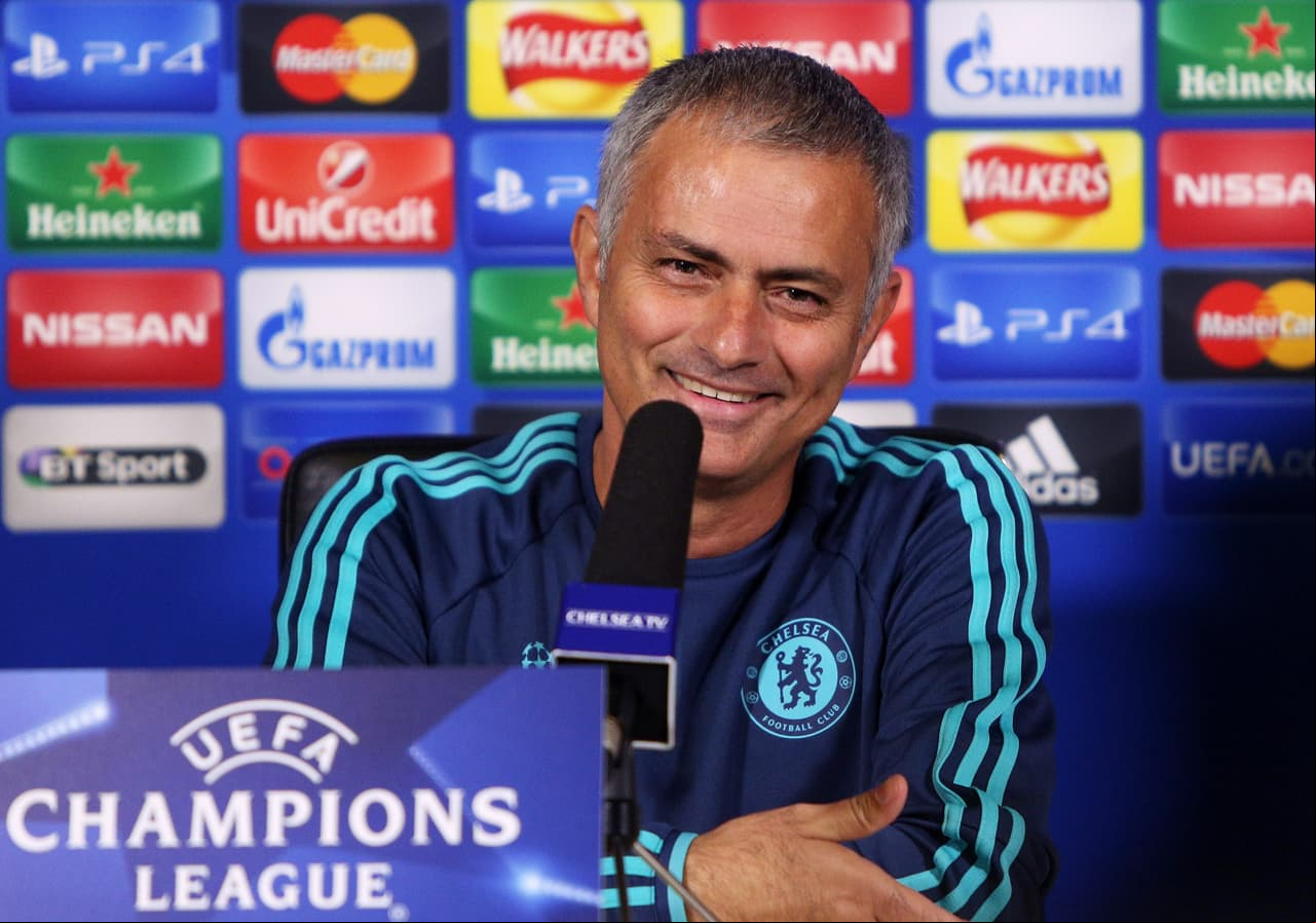 Mourinho descarta ser destituido: "Me quedan tres años de contrato y los voy a cumplir"