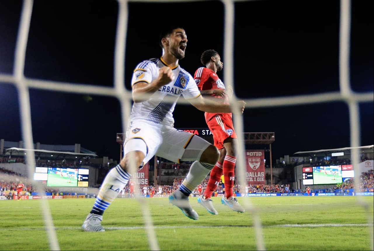 Sebastian Lletget - LA Galaxy. Puede jugar como delantero o como volante por las bandas. Tiene un gran físico y maneja los dos perfiles. Un jugador muy interesante, que volvió de Europa.