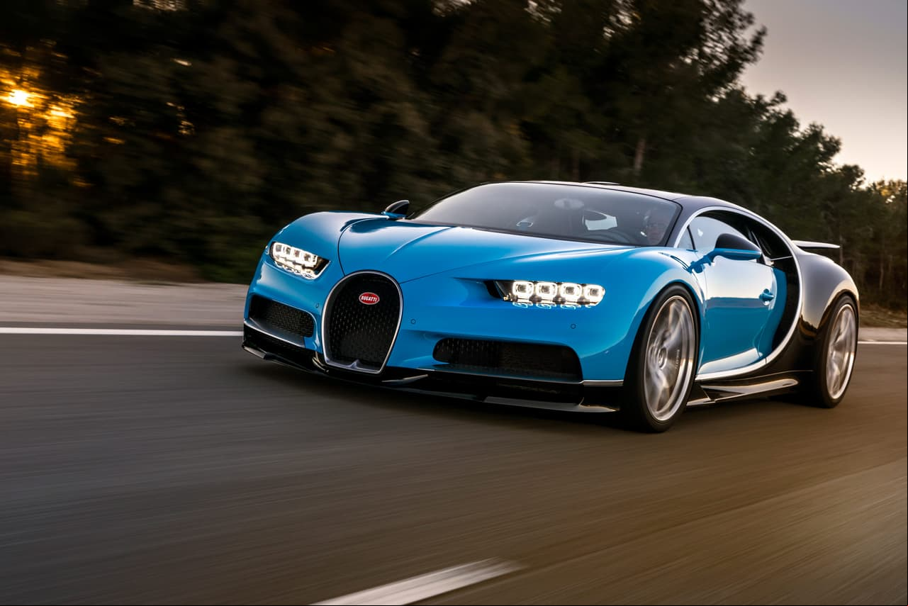 Se trata de un auto exclusivo, del que 
<b><a href="https://tudn.diariodoriogrande.com/noticias/bugatti/bugatti-fabrica-el-chiron-numero-100" target="_blank">se construirán 500 unidades a nivel mundia</a></b>
<a href="https://tudn.diariodoriogrande.com/noticias/bugatti/bugatti-fabrica-el-chiron-numero-100" target="_blank">l</a>, 70 por año, debido a que su construcción es prácticamente a mano. 'Canelo' se suma a la lista de celebridades como Cristiano Ronaldo, que tiene uno de estos ejemplares.