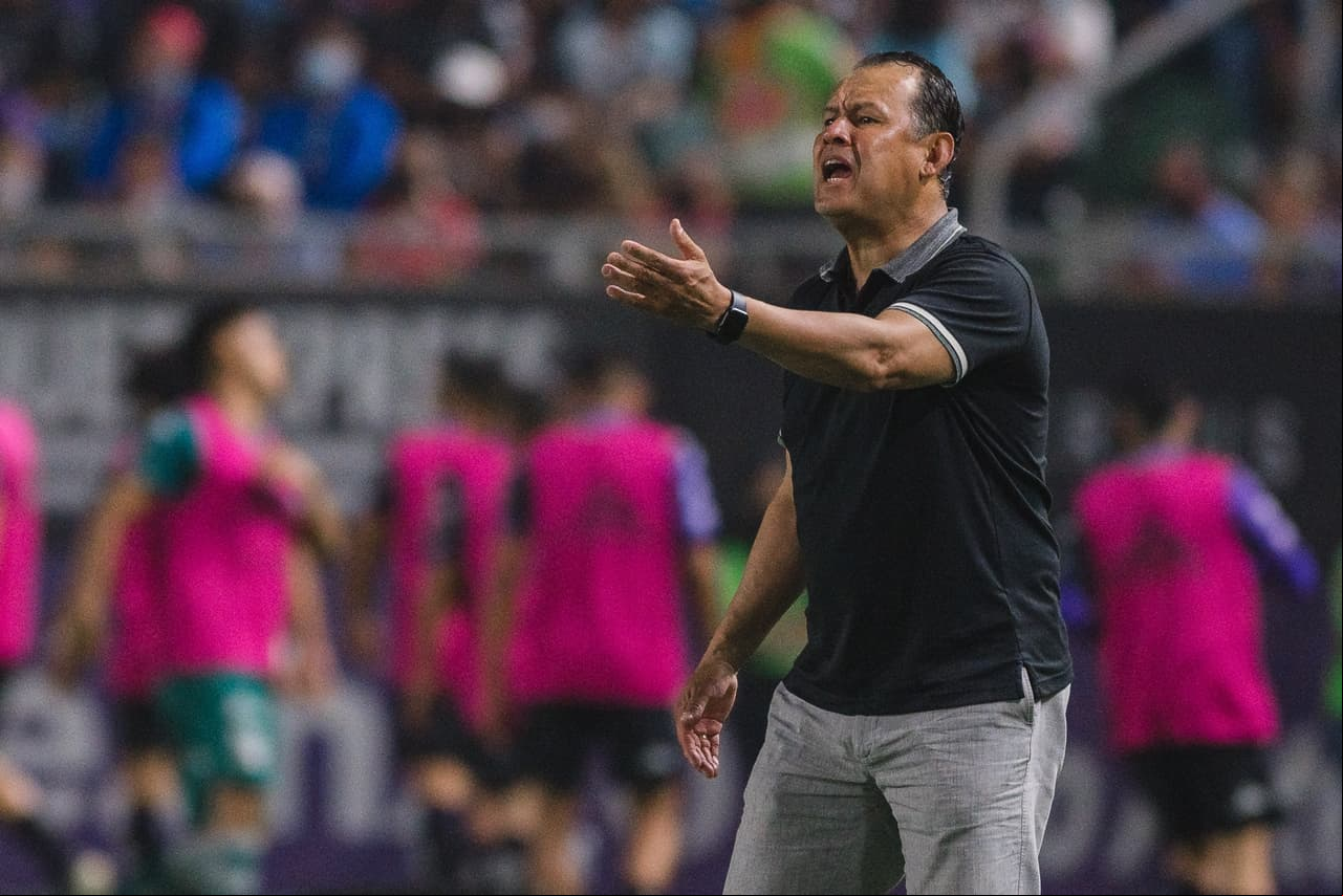 Reynoso ve a Corona jugando ante Pumas y agrega: "Esperamos tener al 90% del plantel"