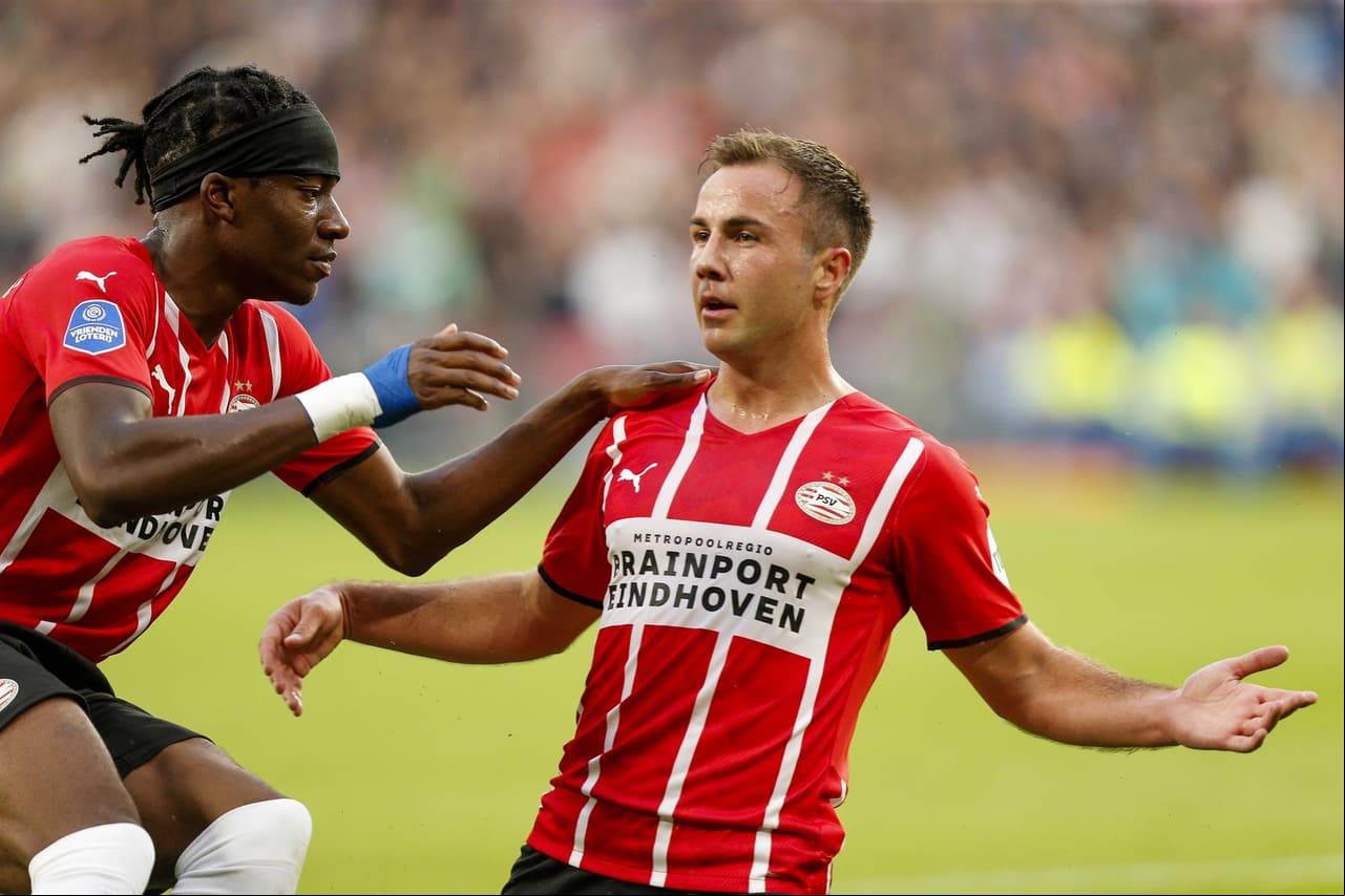 El PSV golea 3-0 al Midtjylland con goles de Noni Madueke (19’), Mario Gotze (29) y Cody Gakpo (32’) e inicia con paso fuerte esta competencia que no había participado desde el 2019, cuando lo eliminó el Tottenham, Barceona y el Inter.