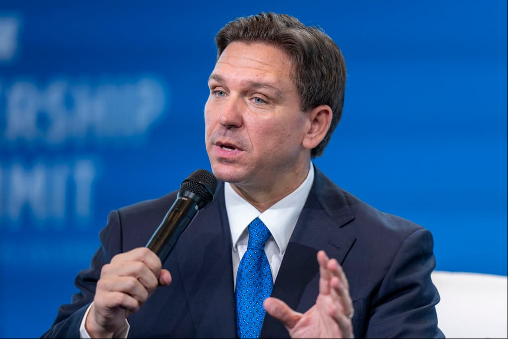 Qué se oculta tras la dura ley contra la inmigración indocumentada firmada por DeSantis y los daños que pueda provocar 