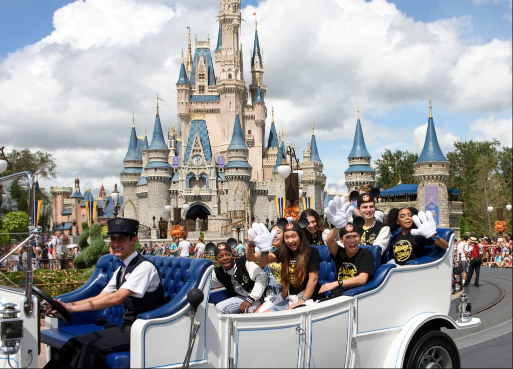 Disney vuelve a cargar en contra de Ron DeSantis en su junta anual de accionistas